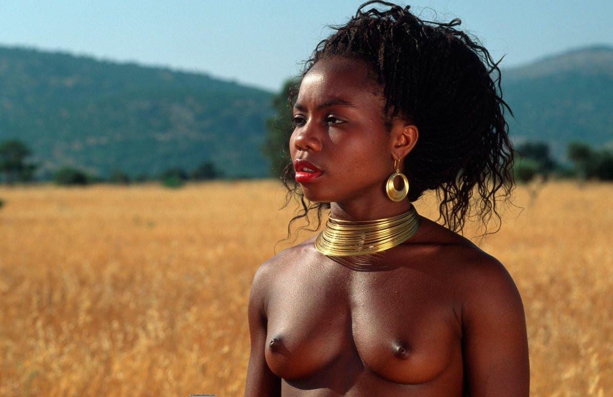 Обнаженная сексуальная модель из Эфиопии