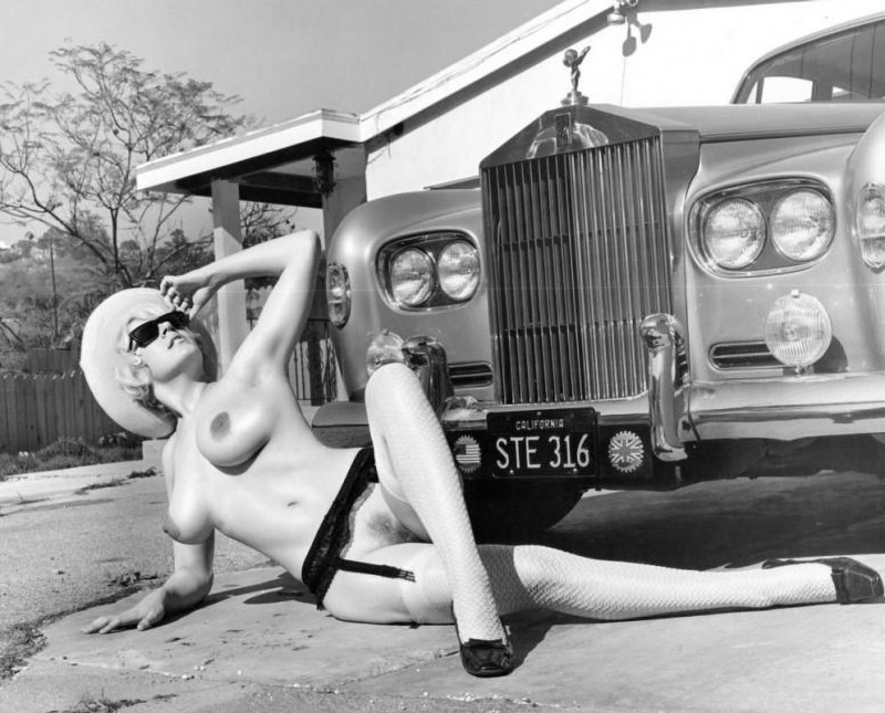 Эротическая подборка ретро снимков голых девиц